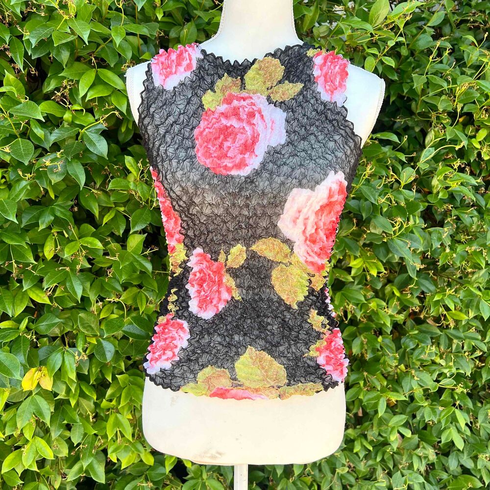 Vintage Popcorn Crinkle Top by Passport Black Red Roses Floral Womens One Size